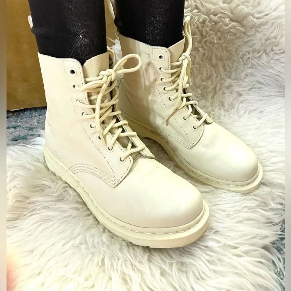 Dr. Martens Women's 1460 Pascal Mono Boot Cream Size 8 UK 6 EUC